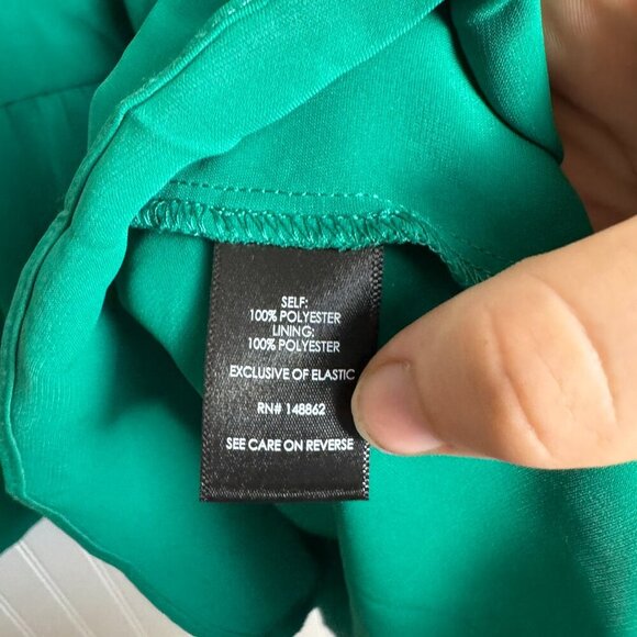 Torrid NWT Green Peplum Sleeveless Top V-Neck R17 - Picture 5 of 8